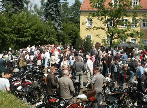 Schloßhof Grillenburg 2005
